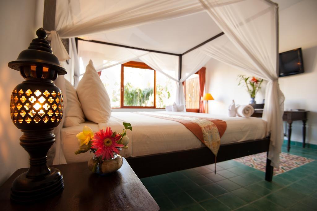 The Willow Boutique Hotel Пном Пен Екстериор снимка