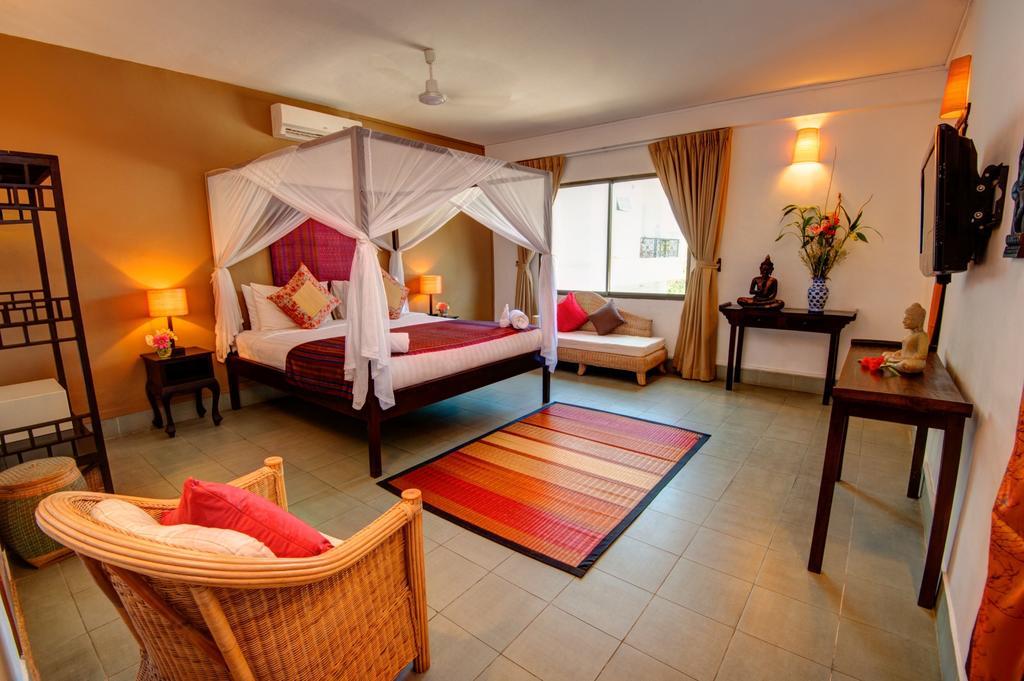 The Willow Boutique Hotel Пном Пен Екстериор снимка