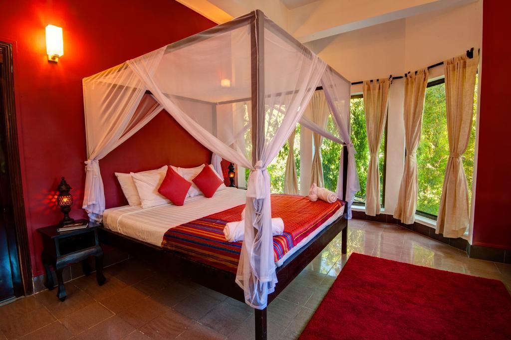 The Willow Boutique Hotel Пном Пен Екстериор снимка