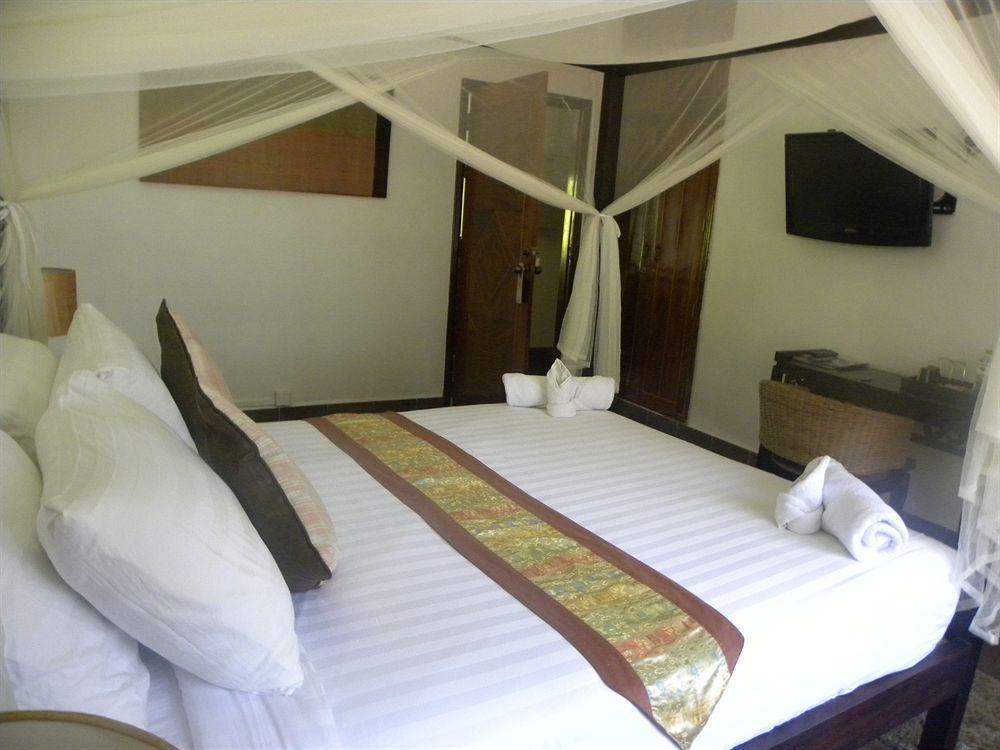 The Willow Boutique Hotel Пном Пен Екстериор снимка