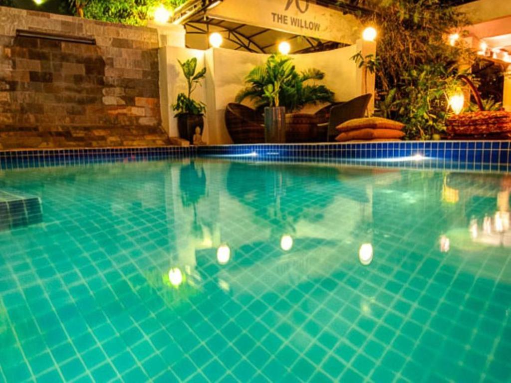 The Willow Boutique Hotel Пном Пен Екстериор снимка