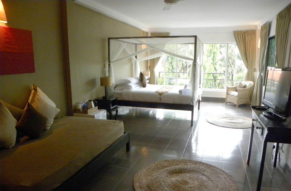 The Willow Boutique Hotel Пном Пен Екстериор снимка