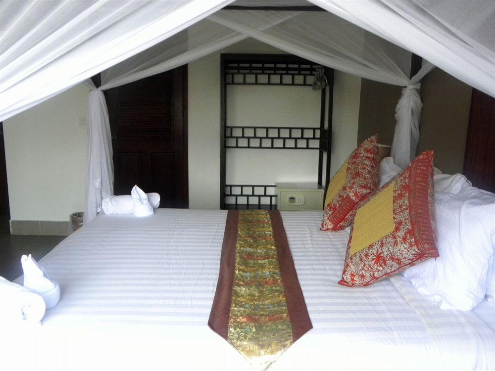 The Willow Boutique Hotel Пном Пен Екстериор снимка