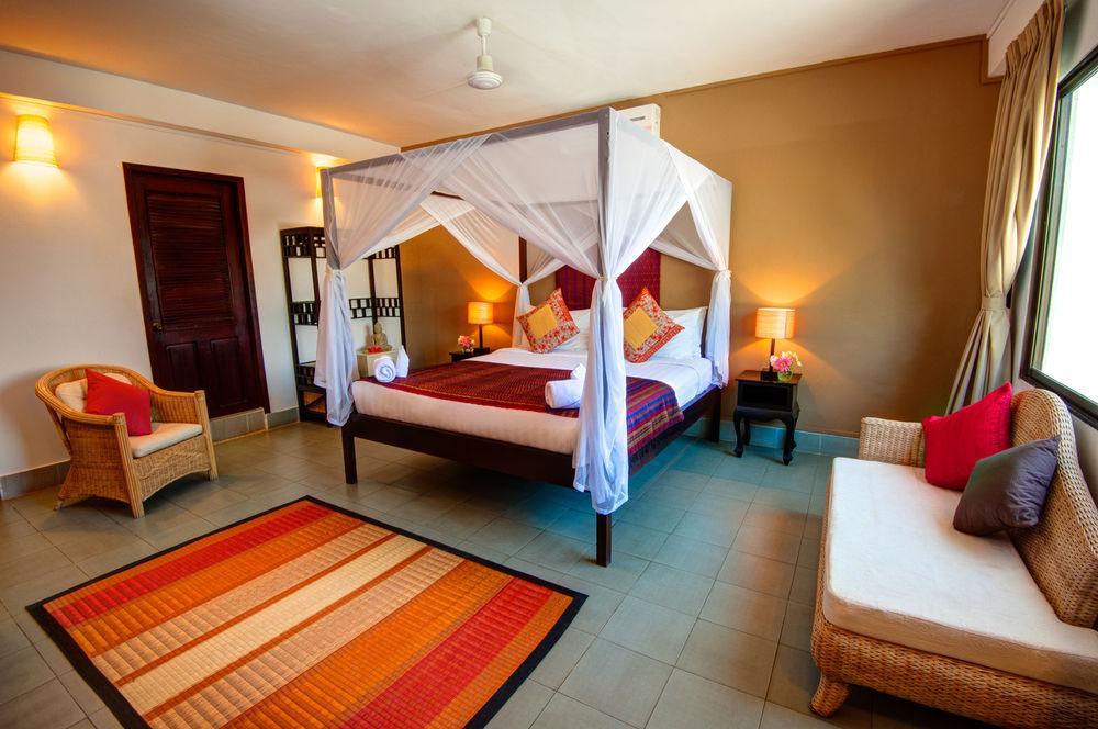 The Willow Boutique Hotel Пном Пен Екстериор снимка
