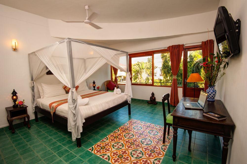 The Willow Boutique Hotel Пном Пен Екстериор снимка